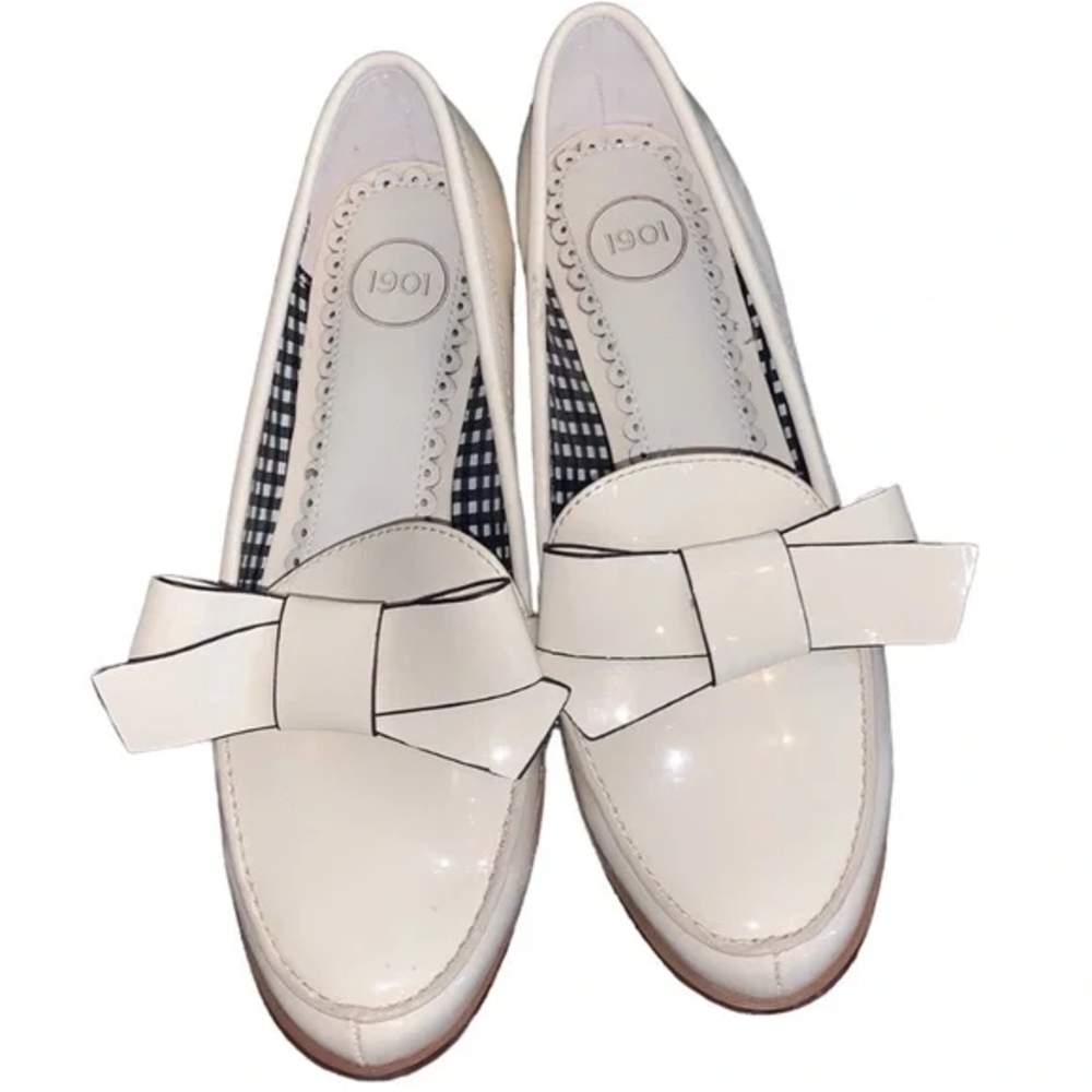 1901 Women's Cream Loafers with Bow